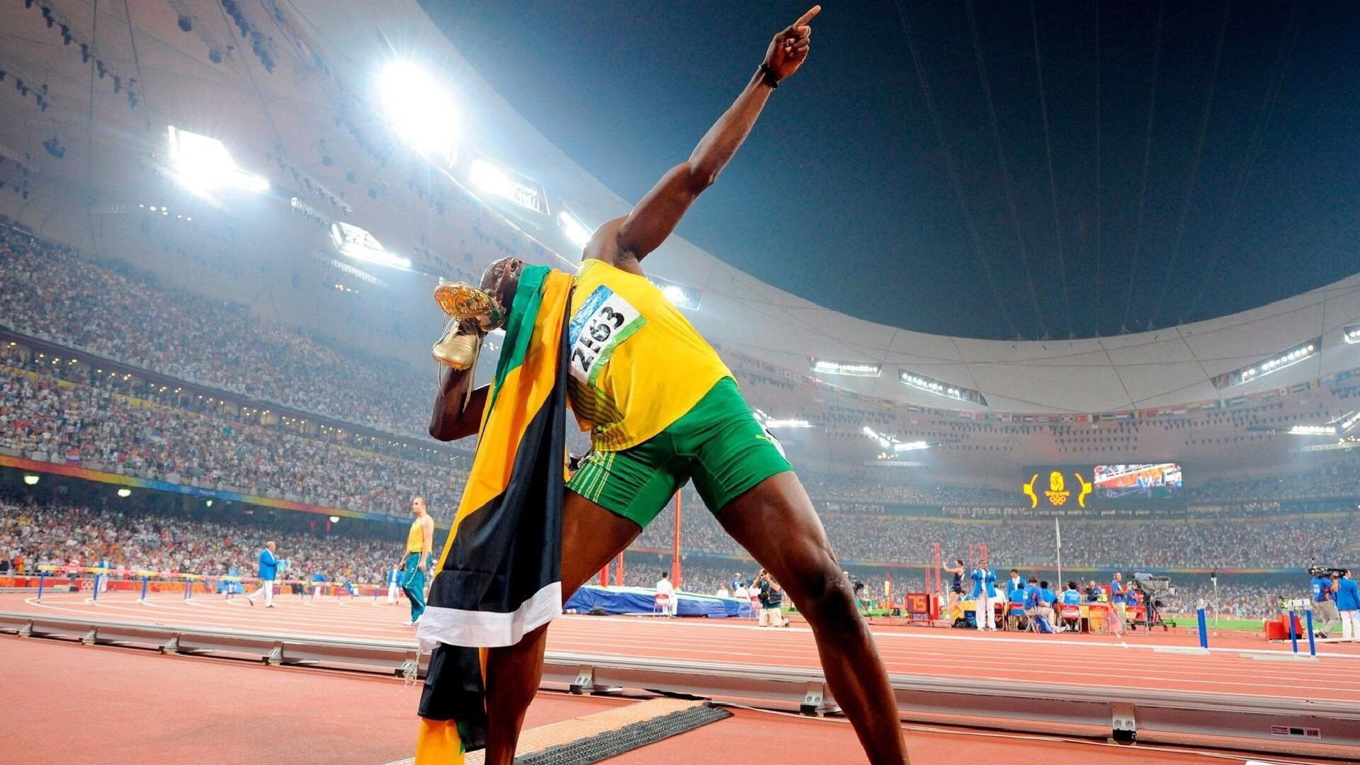 “弯道飞旋：漂移与超车的极致舞蹈”，弯道漂移翻车动图