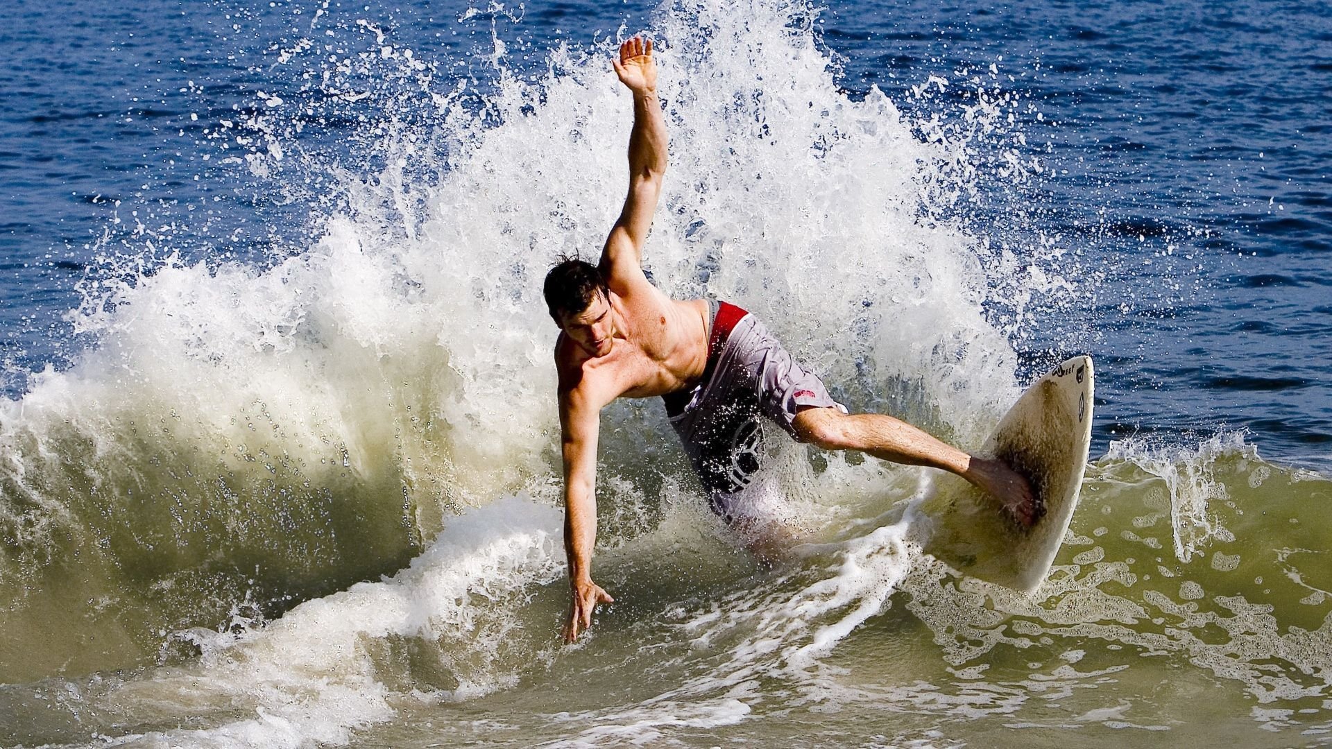 《热血少年：青少年电竞赛事精彩纷呈》，热血少年tv